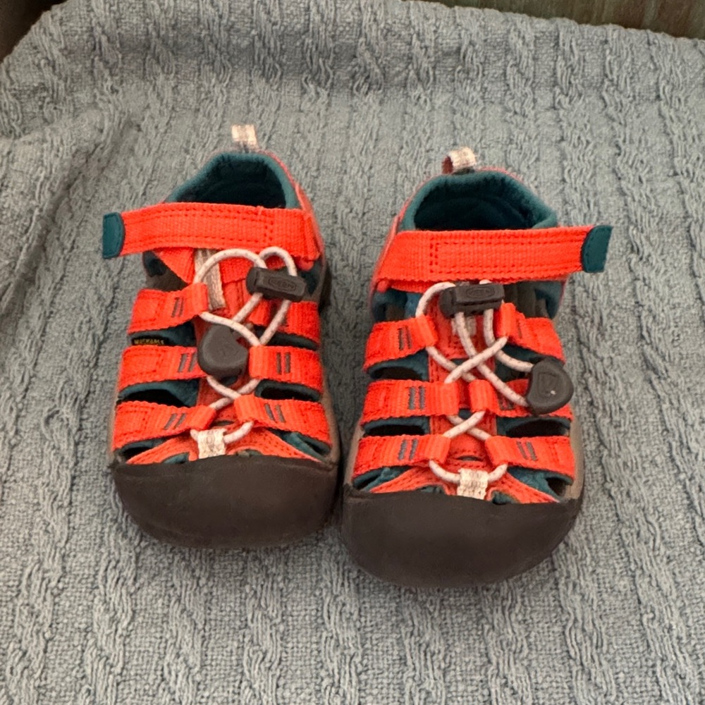 Keens Orange and Blue Toddler 8